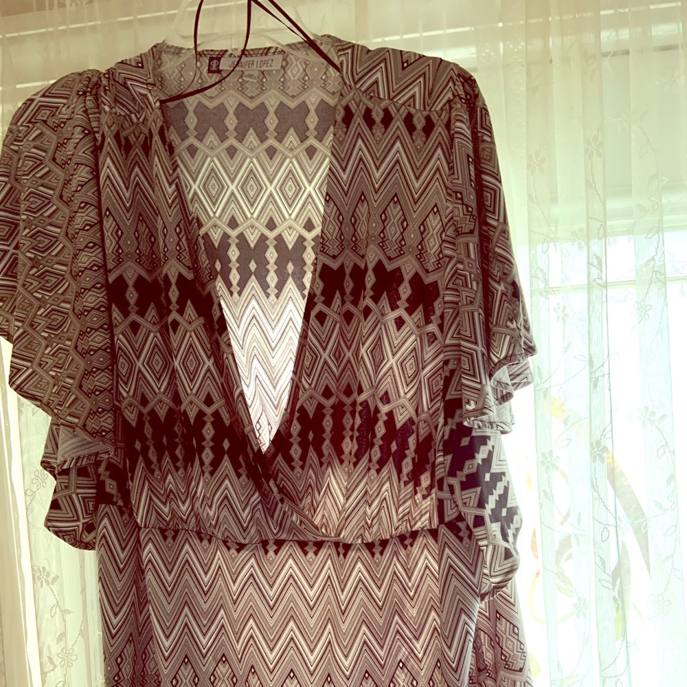 Tunic top in black & white in excellent confition